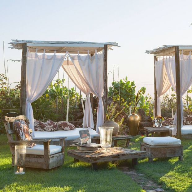 Luxusreise Brasilien, Himmelbett Sonnenliegen, The Chili Beach Private Resort und Villas