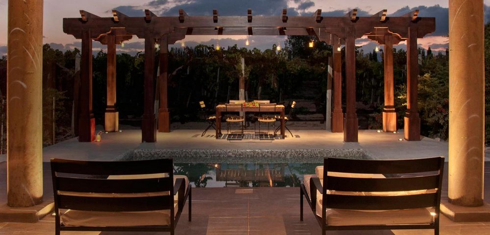 Weinreise Argentinien, Luxusreise, Terrasse mit Pool, Cavas Wine Lodge, Mendoza 