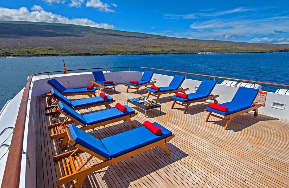 Luxusreise Ecuador, Panoramaausblick auf dem Deck, M/Y Passion Galapagos, Kreuzfahrtschiff Galapagos