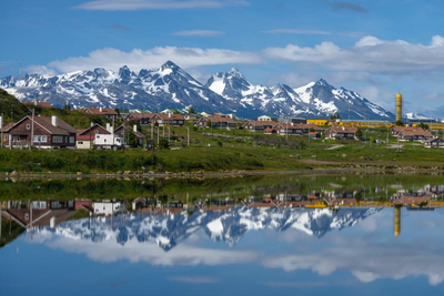 Privatrundreise Chile, América Special Tours, Ushuaia, Bergkulisse
