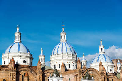Blaue Kippeln der Kathedrale in Cuenca, Quito, Ecuador Reise mit Galagapagos