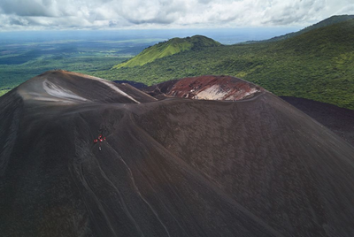 Sandboarding am Vulkan Cerro Negro, Nicaragua Reise, Mittelamerika