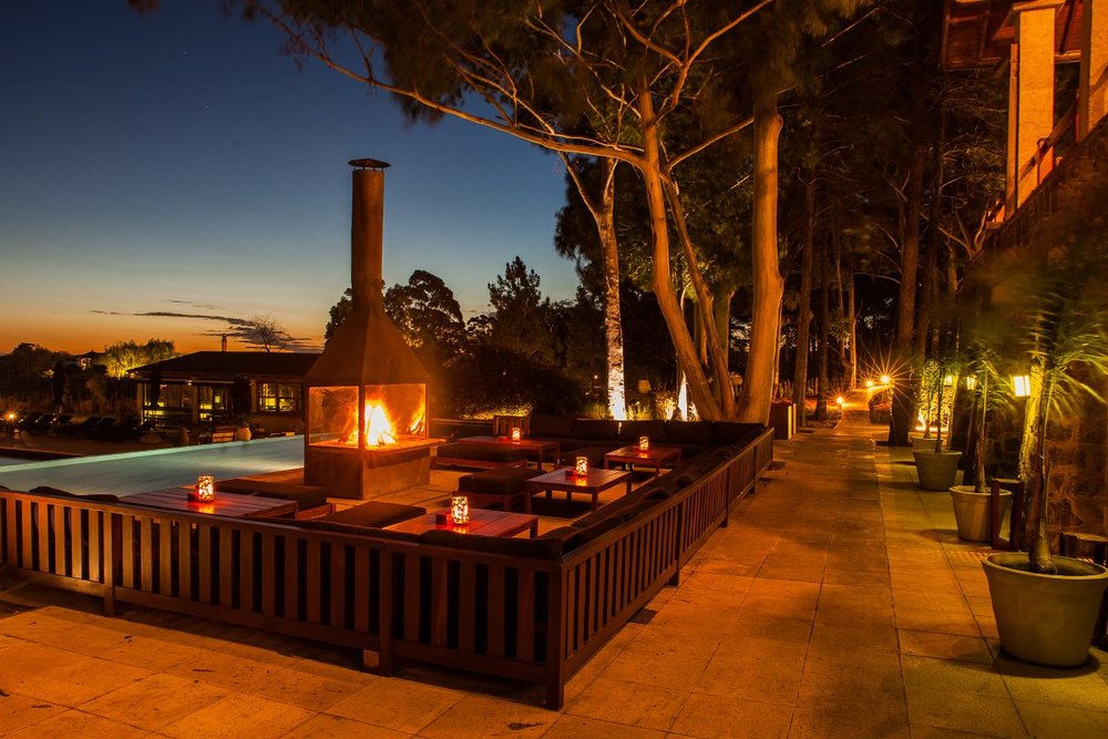 Terrasse mit Kamin, Carmelo Resort und Spa, Uruguay Privatreisen, Naturreisen Uruguay