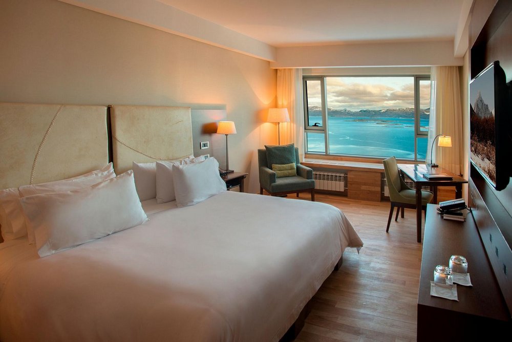Argentinien Rundreise, Helles, elegantes Schlafzimmer, Arakur Ushuaia Resort & Spa, Argentinien