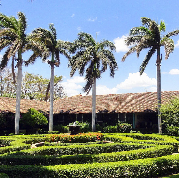 Luxusreise Nicaragua, Garten mit Palmen, Hotel El Convento