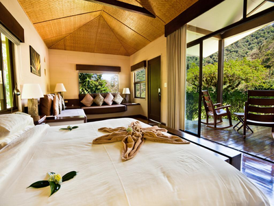 Luxusreise Costa Rica, Individualrundreise Costa Rica, El Silencio Lodge und Spa, Schlafzimmer mit Ausblick