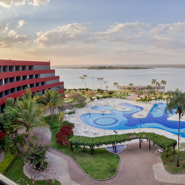 Rundreise Brasilien, Poolbereich, Luxushotel Royal Tulip Brasilia Alvorada
