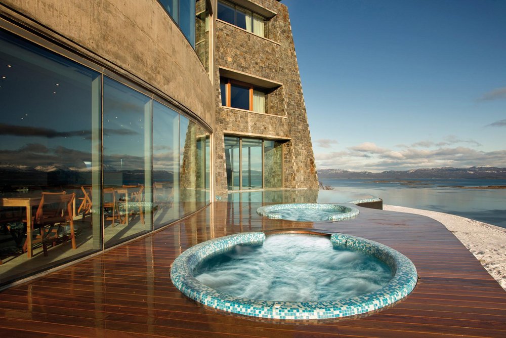Terrasse mit Whirlpool, Arakur Ushuaia Resort & Spa, Privatreise Argentinien