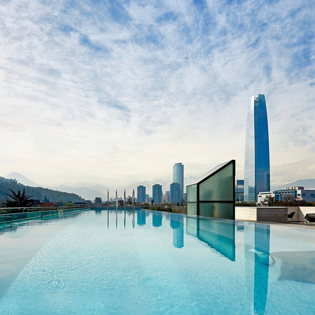 Pool auf dem Dach des Ladera Boutique Hotel, Santiago de Chile, Chile Urlaub