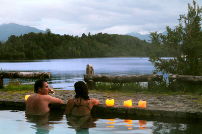 Pool mit Ausblick, Puyuhuapi Lodge & Spa, Aysen, Chile Rundreise