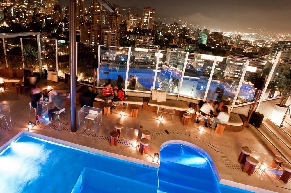 Kolumbien Luxusreise, Panoramabild Poolbereich, Hotel The Charlee, Medellin