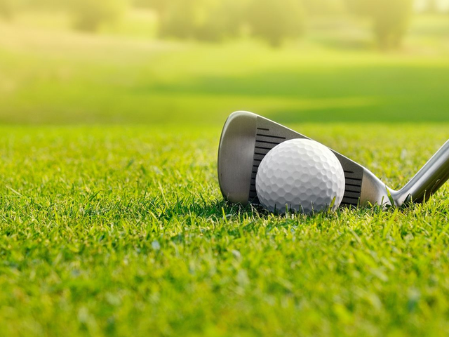Ein Spiel auf einem schönen, grünen Golfplatz ist eine Wohltat für Leib und Seele.