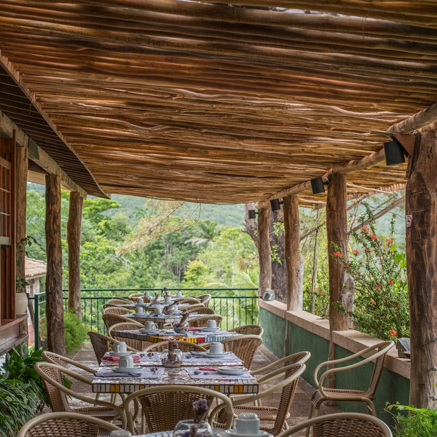 Privatreise Brasilien, Terrasse in der Natur, Hotel Canto das Aguas, Lencois