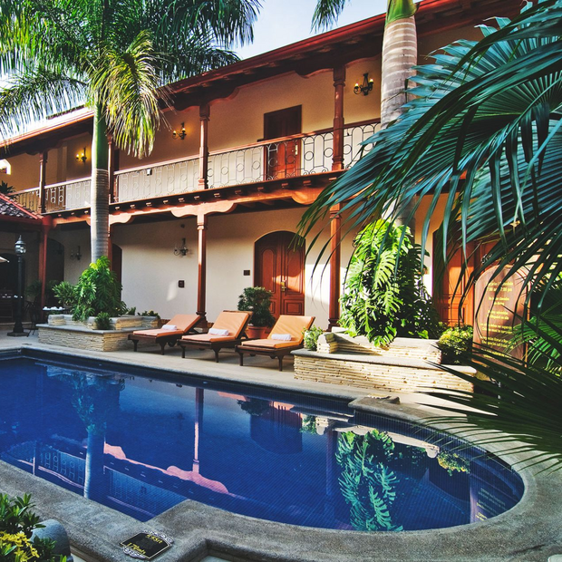 Nicaragua Privatreise, Granada, Hotel Plaza Colon Poolanlage